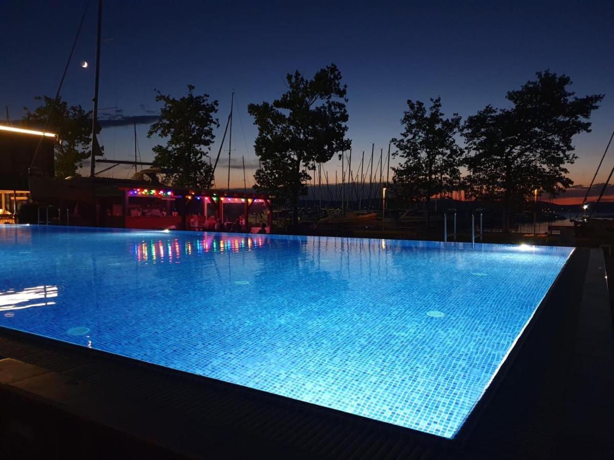 Bl Lakeside Apartman Балатонлеле Екстериор снимка